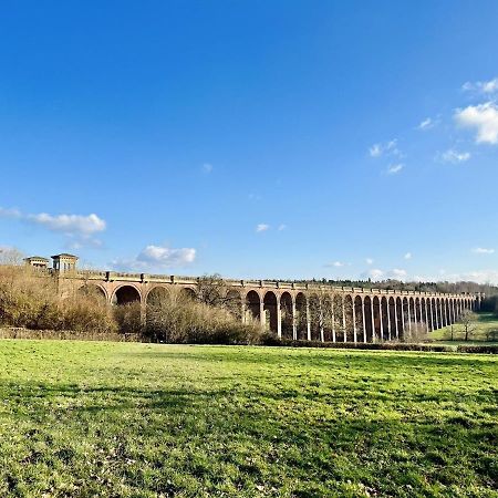 Quirky Vintage Horsebox Conversion With Stunning Views Of Ardingly Reservoir Balcombe Exterior foto