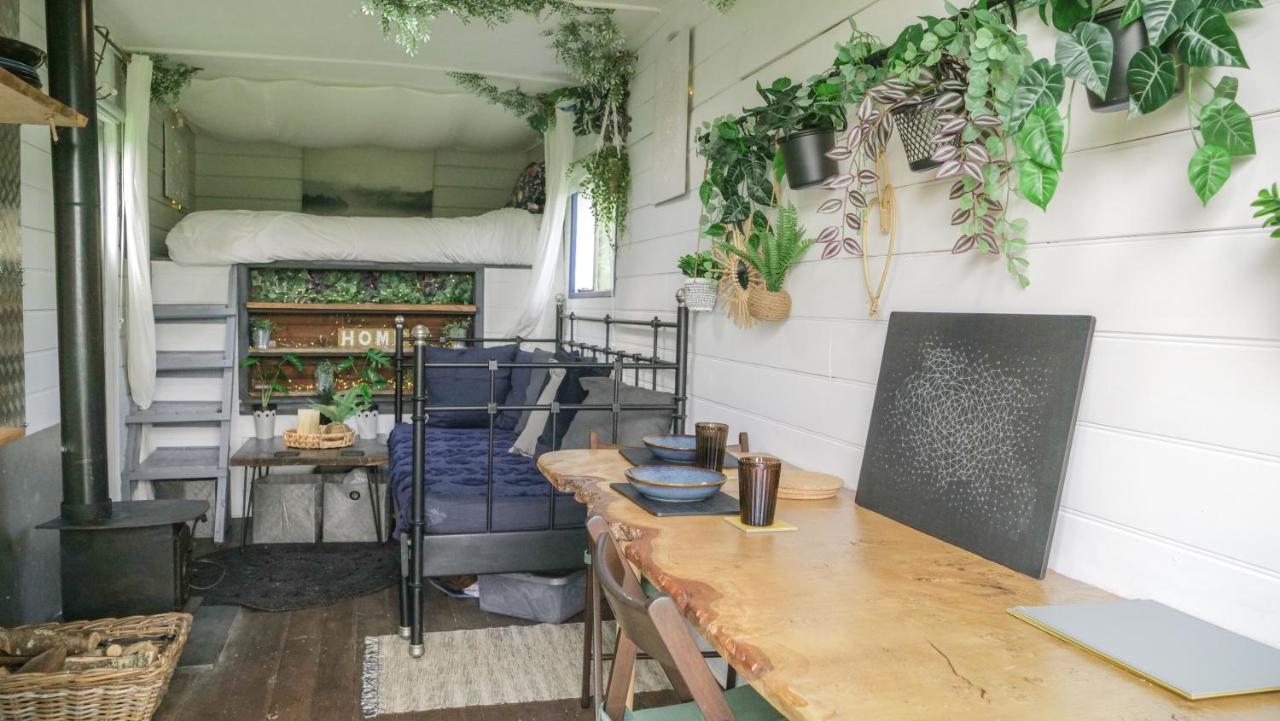 Quirky Vintage Horsebox Conversion With Stunning Views Of Ardingly Reservoir Balcombe Exterior foto